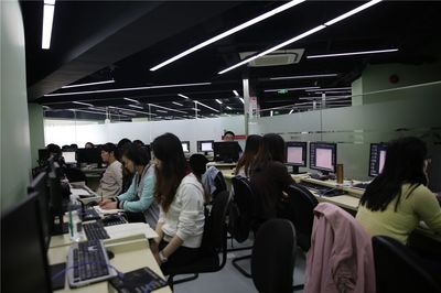 上海服裝設計培訓 實戰教學賦能，技能學歷與就業全方位護航